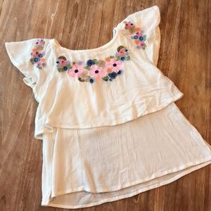 5 for $20🦋Medium girls embroidered gauvy top